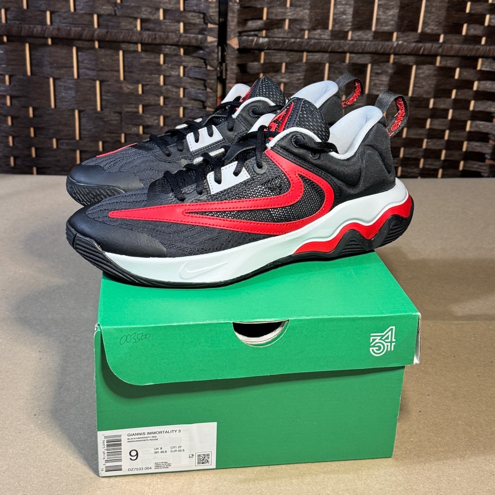 Brand New Nike Giannis Immortality 3 Athletic Sneakers (003509)